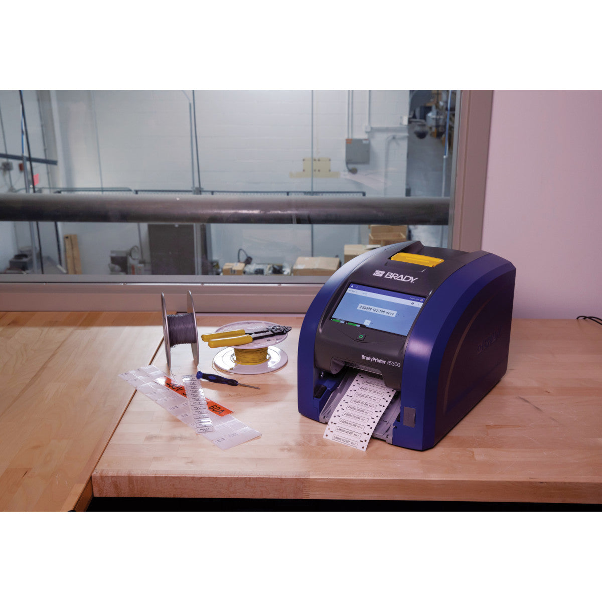 310342 - Stampante per etichette industriali i5300 con Wi-Fi - Unione Europea con Suite Identificazione prodotti e fili per Brady Workstation