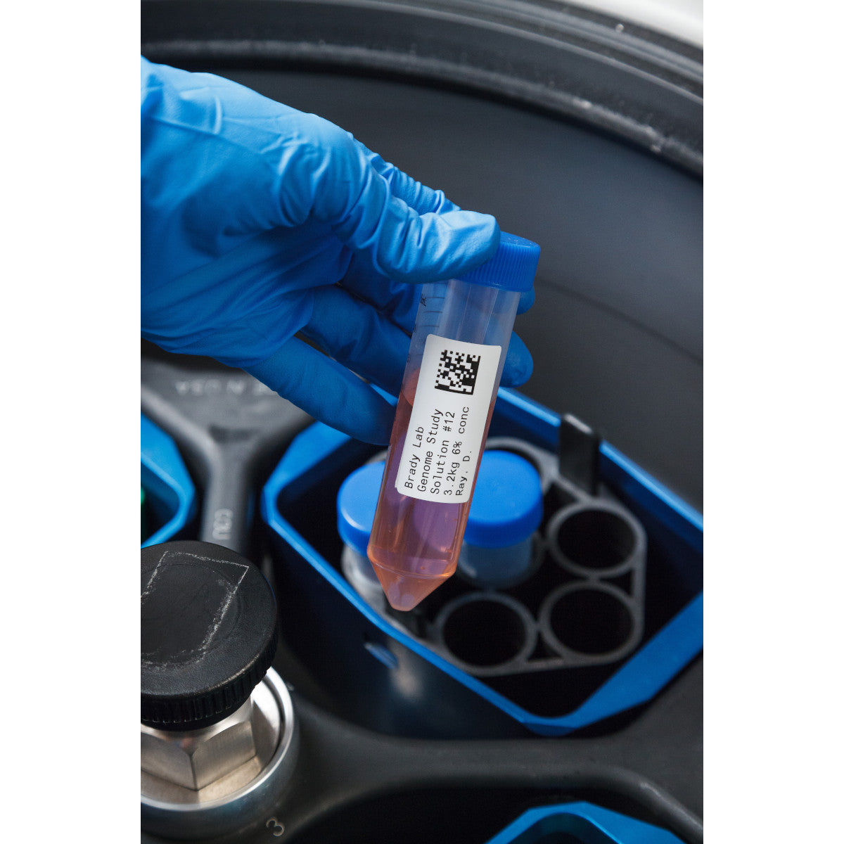 805914 - Etichette per laboratori in poliestere resistente a sostanze chimiche core 76 mm ROTOLO DA 3000 ETICHETTE