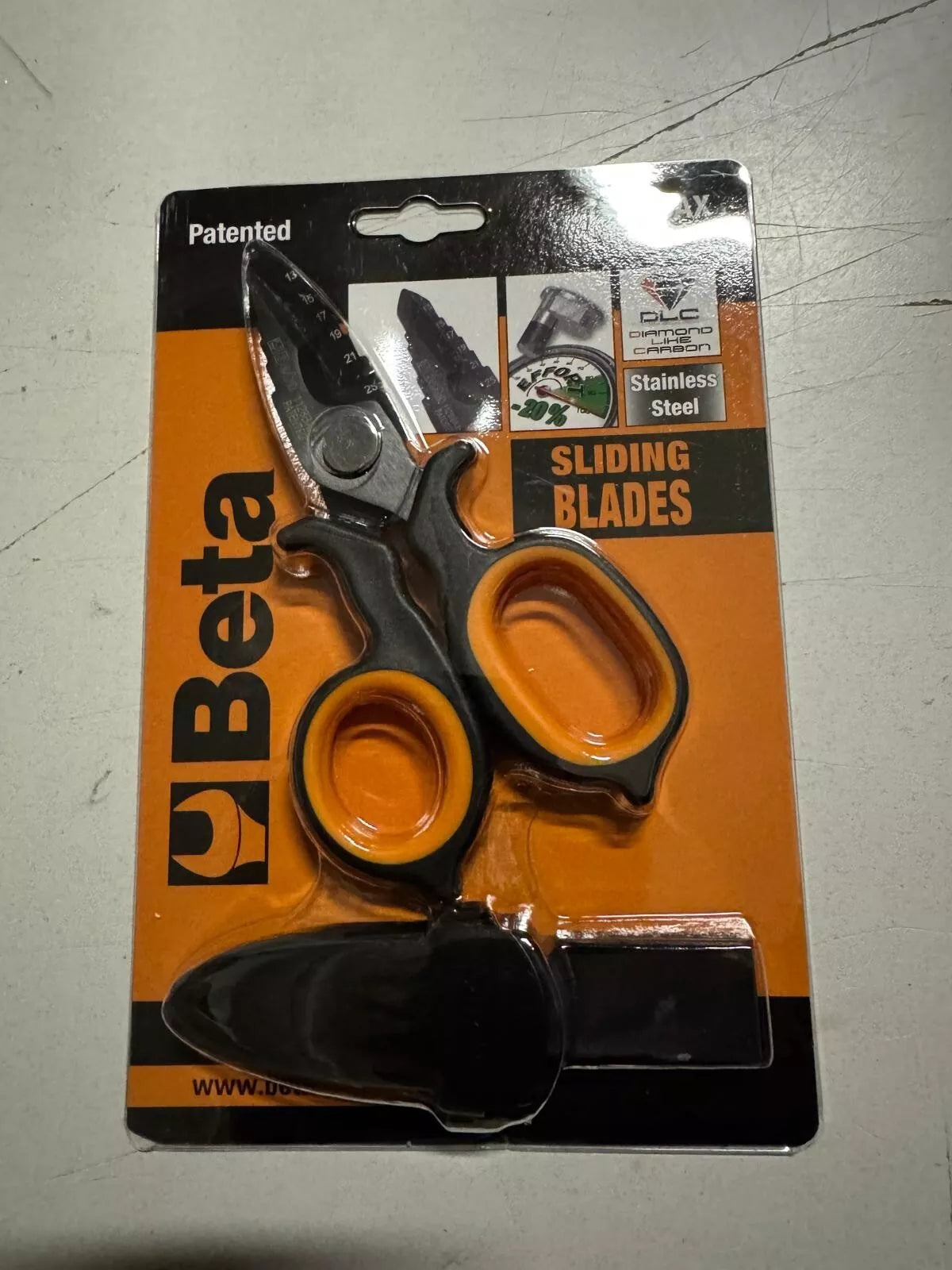 Beta 1128BAX - Forbici per elettricisti a doppio effetto, con profili a fresa in acciaio inossidabile rivestito in dlc