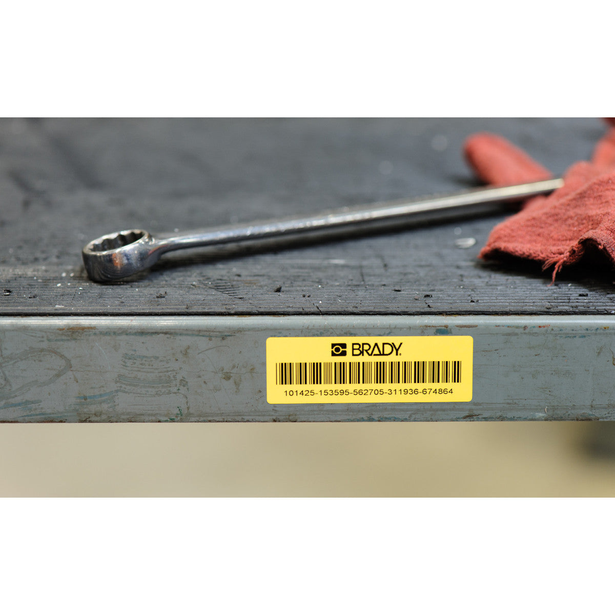 132415 - Etichette per codici a barre e targhe di identificazione in poliestere giallo lucido core 76 mm ROTOLO DA 3000 ETICHETTE