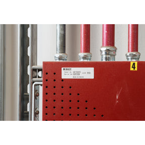 031332 - Etichette in poliestere lucido ad alta adesione con adesivo base gomma core 76 mm ROTOLO DA 3000 ETICHETTE
